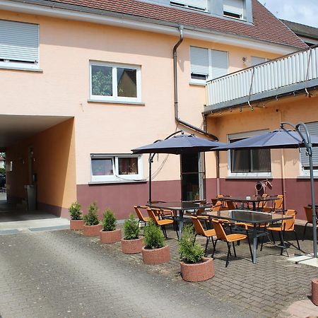 Hotel-Zahringerstube ノイエンビュルク・アム・ライン エクステリア 写真